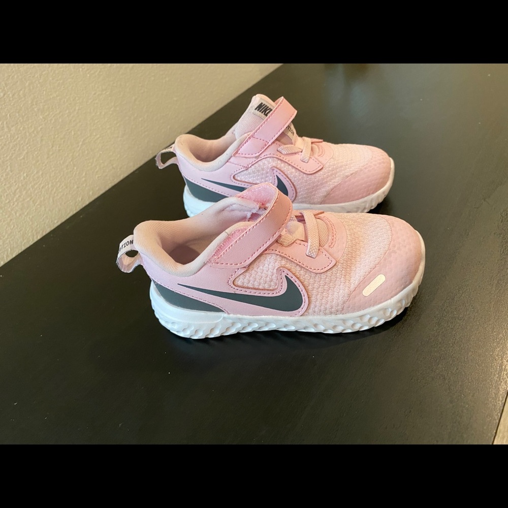 Brand new.Pink Nike’s